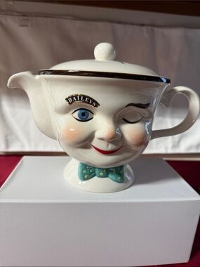 Vintage 2006 Baileys Irish Creme Yum Yum Teapot